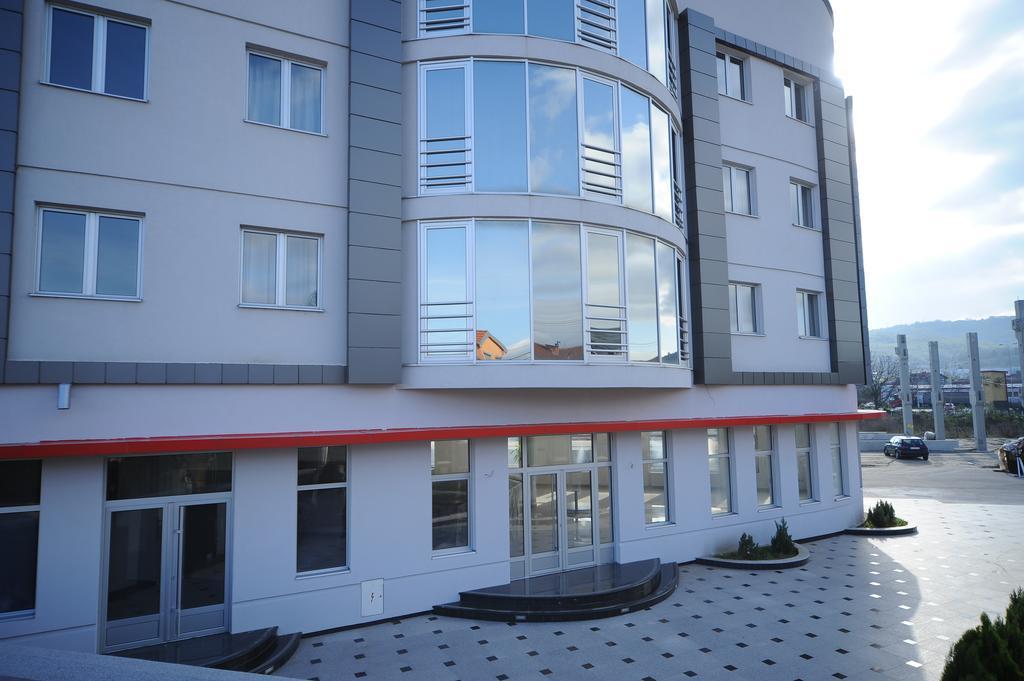 Garni Uni Elita Lux Hotel Ni Buitenkant foto
