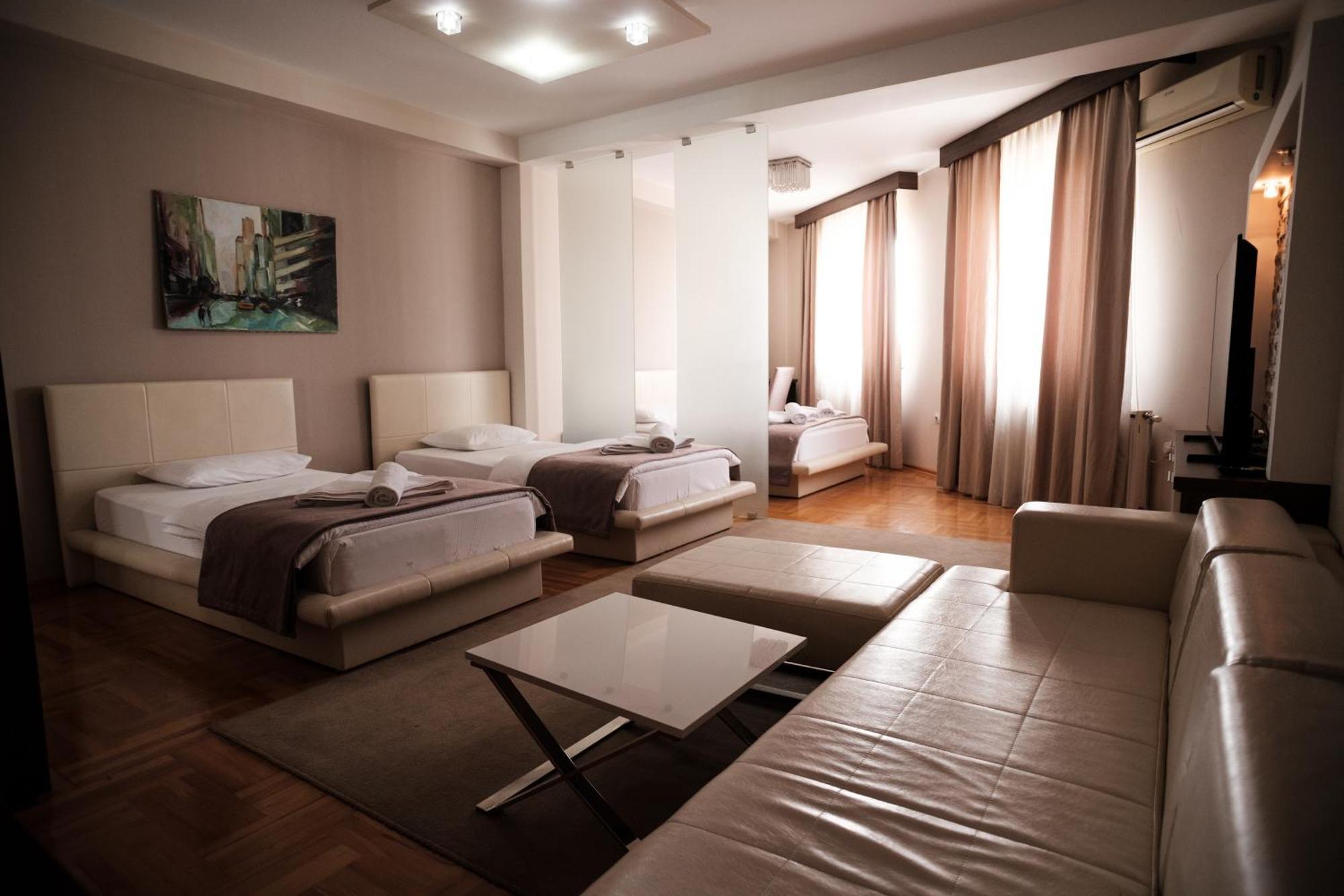 Garni Uni Elita Lux Hotel Ni Buitenkant foto