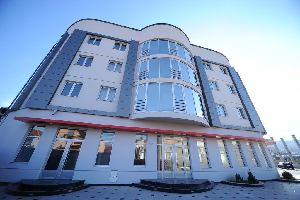 Garni Uni Elita Lux Hotel Ni Buitenkant foto