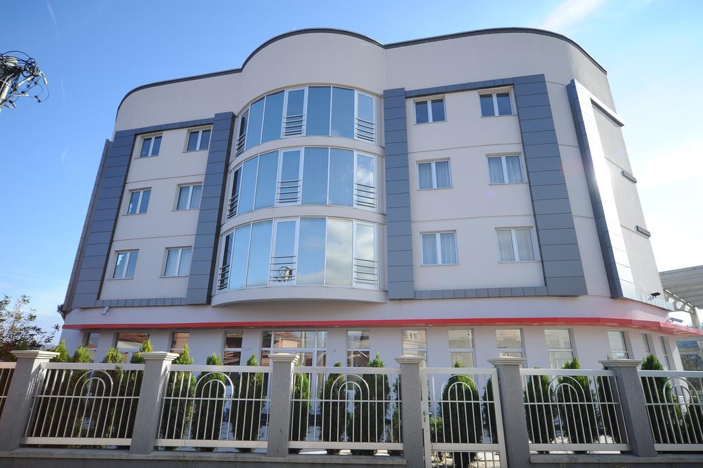 Garni Uni Elita Lux Hotel Ni Buitenkant foto