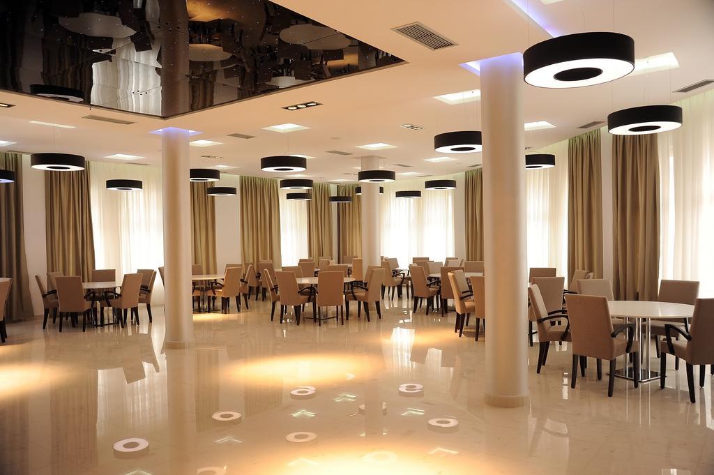 Garni Uni Elita Lux Hotel Ni Buitenkant foto
