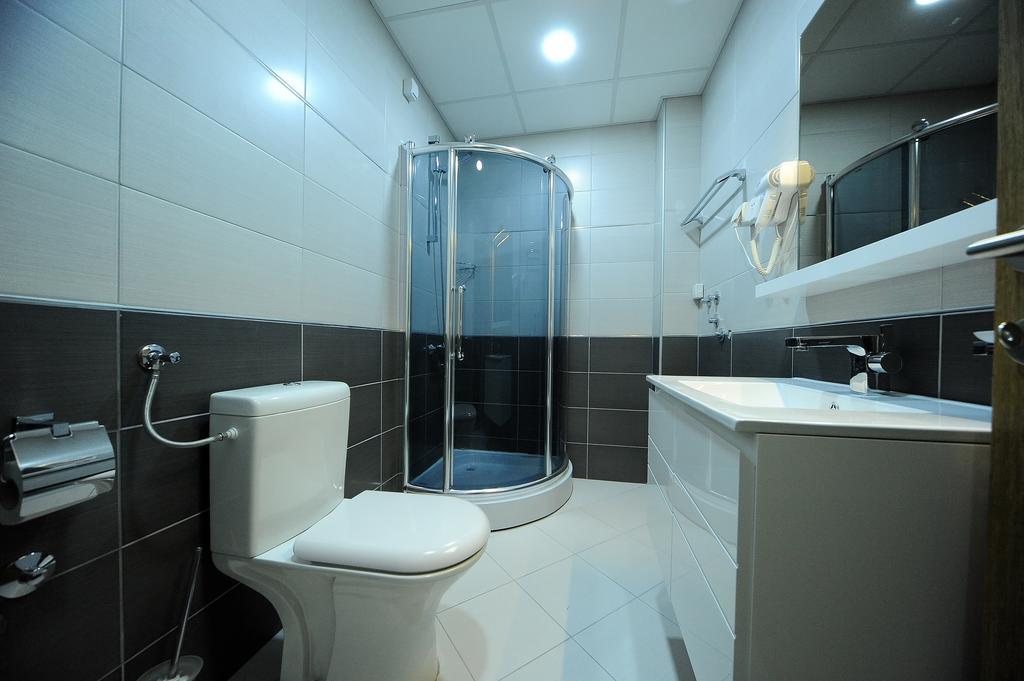 Garni Uni Elita Lux Hotel Ni Buitenkant foto