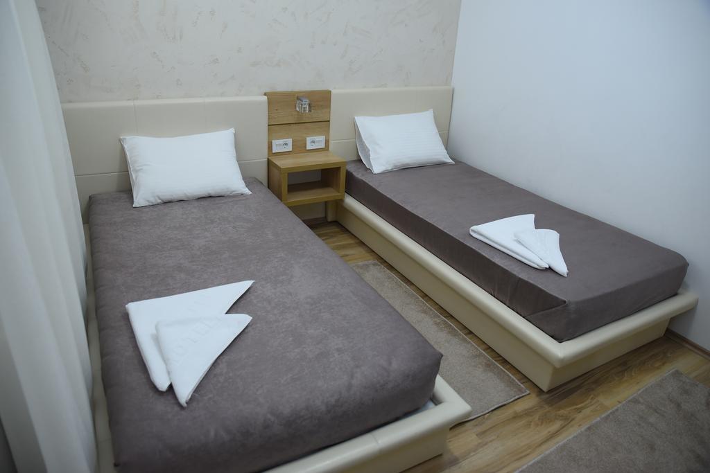Garni Uni Elita Lux Hotel Ni Buitenkant foto