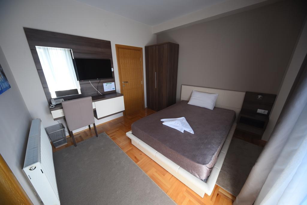 Garni Uni Elita Lux Hotel Ni Buitenkant foto