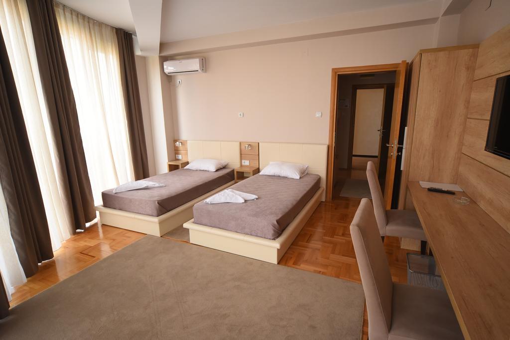 Garni Uni Elita Lux Hotel Ni Buitenkant foto