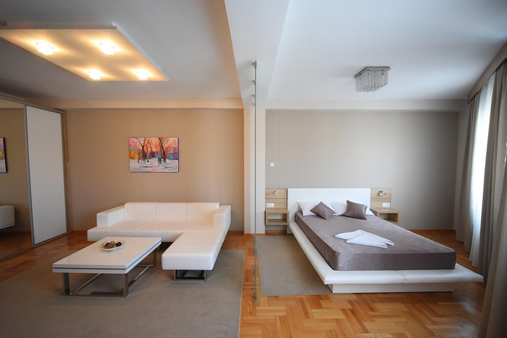 Garni Uni Elita Lux Hotel Ni Buitenkant foto