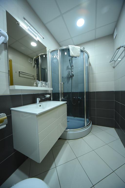 Garni Uni Elita Lux Hotel Ni Buitenkant foto