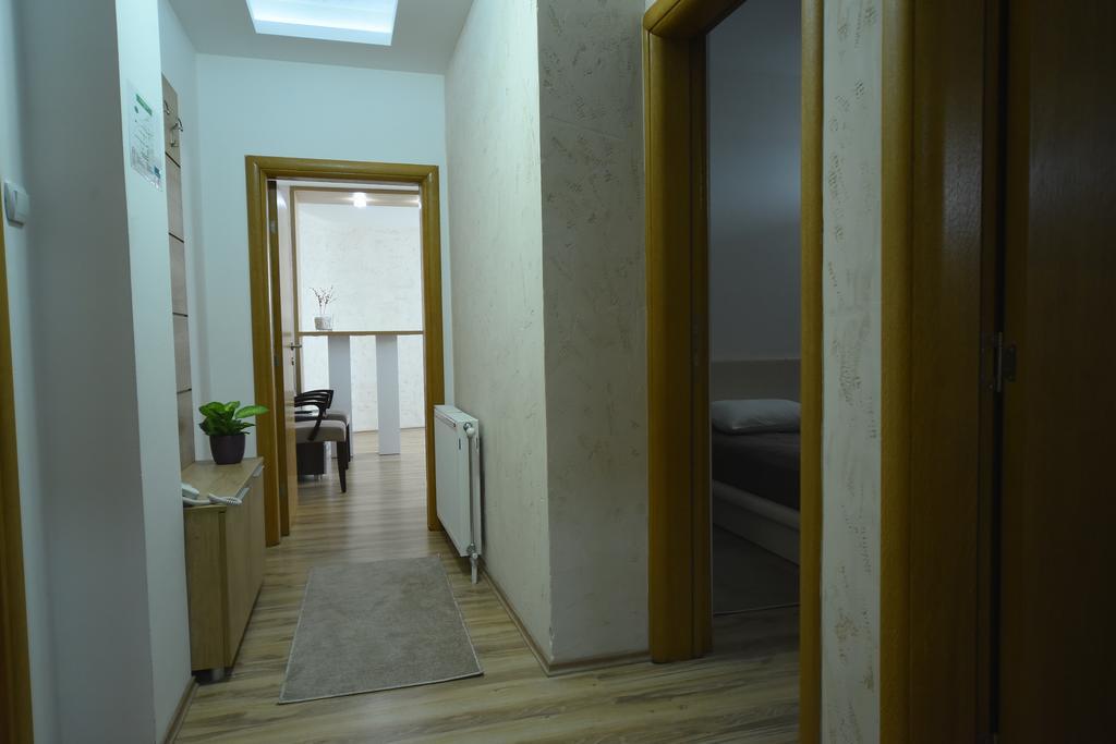 Garni Uni Elita Lux Hotel Ni Buitenkant foto
