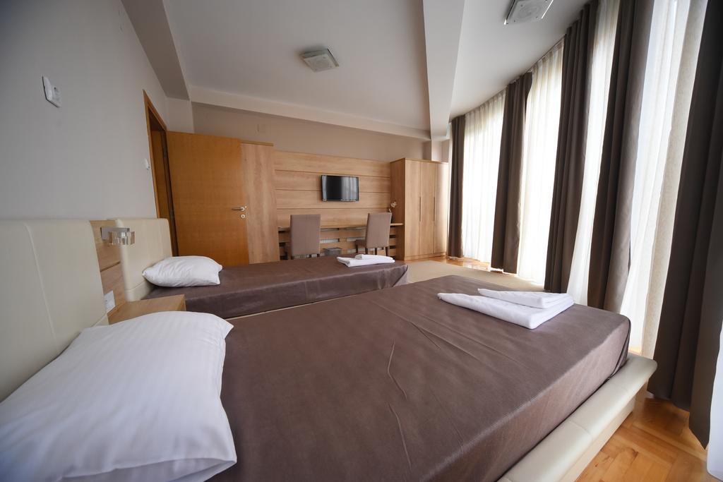 Garni Uni Elita Lux Hotel Ni Buitenkant foto