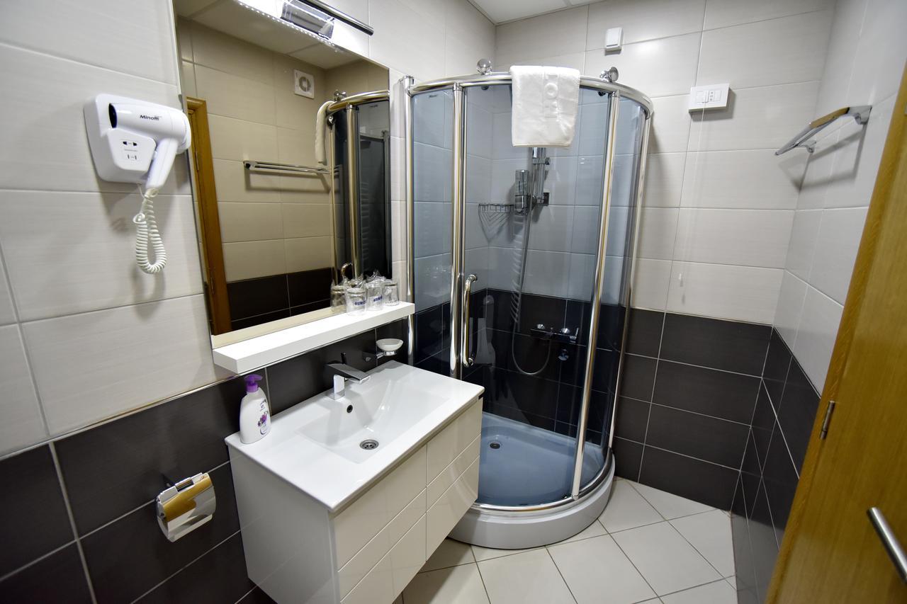 Garni Uni Elita Lux Hotel Ni Buitenkant foto