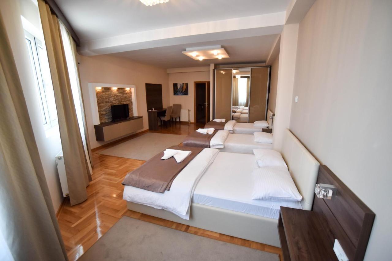 Garni Uni Elita Lux Hotel Ni Buitenkant foto