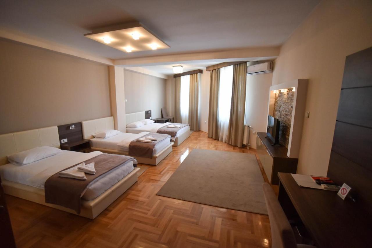 Garni Uni Elita Lux Hotel Ni Buitenkant foto